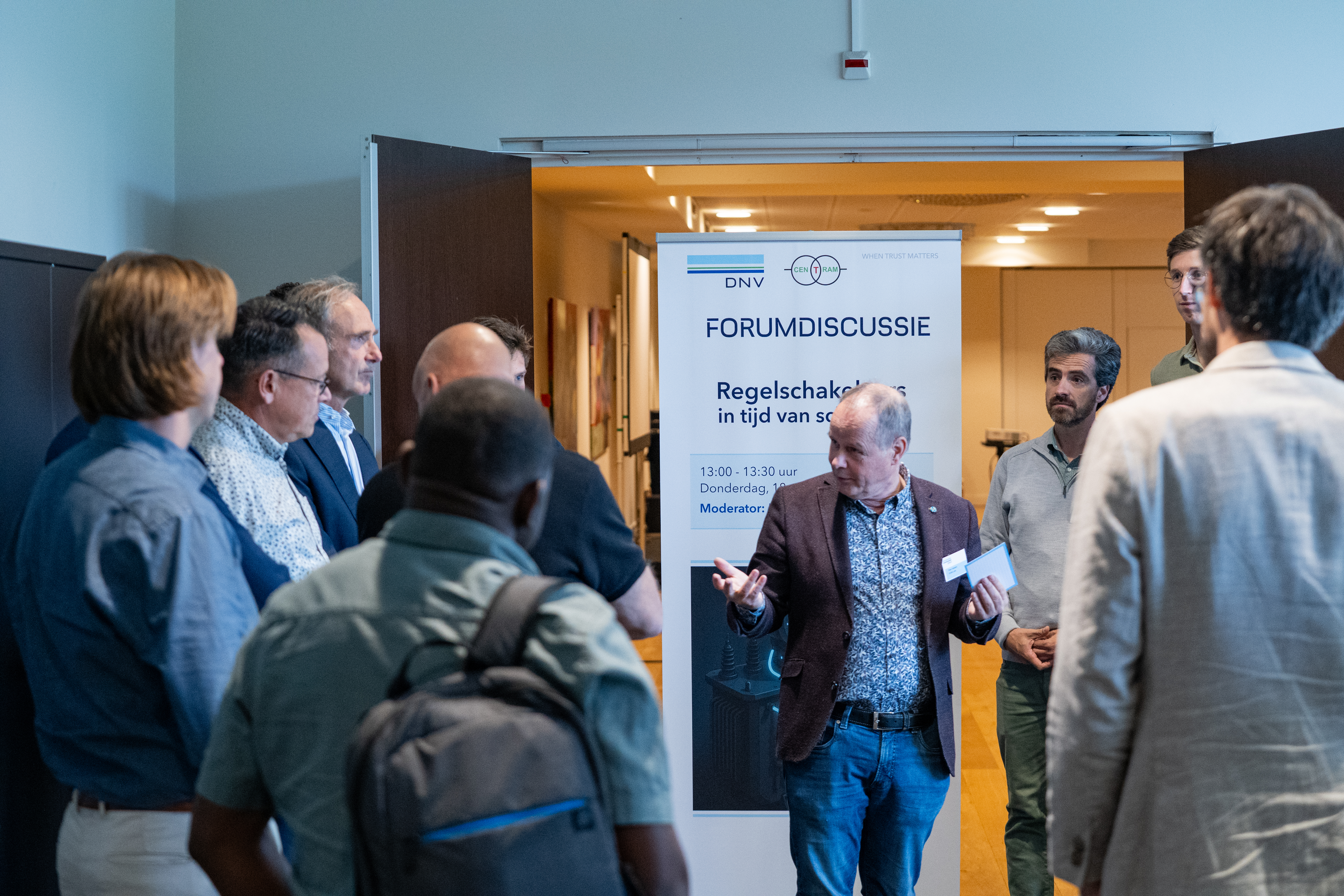 Nieuw item dit jaar was een forumdiscussie: Regelschakelaars in tijd van schaarste