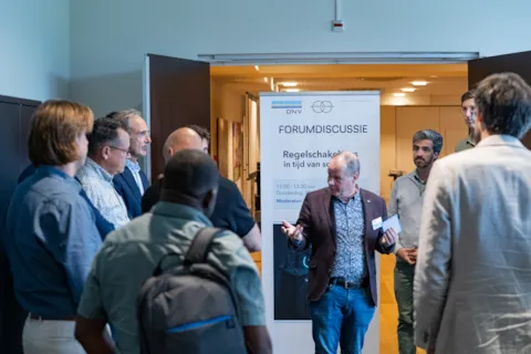 Nieuw item dit jaar was een forumdiscussie: Regelschakelaars in tijd van schaarste