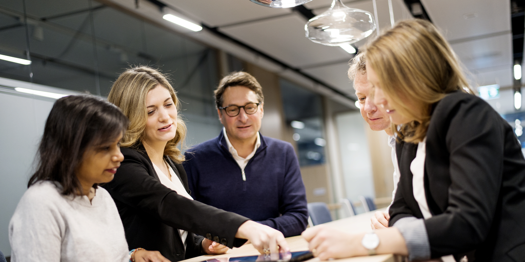 Mensen tijdens een vergadering